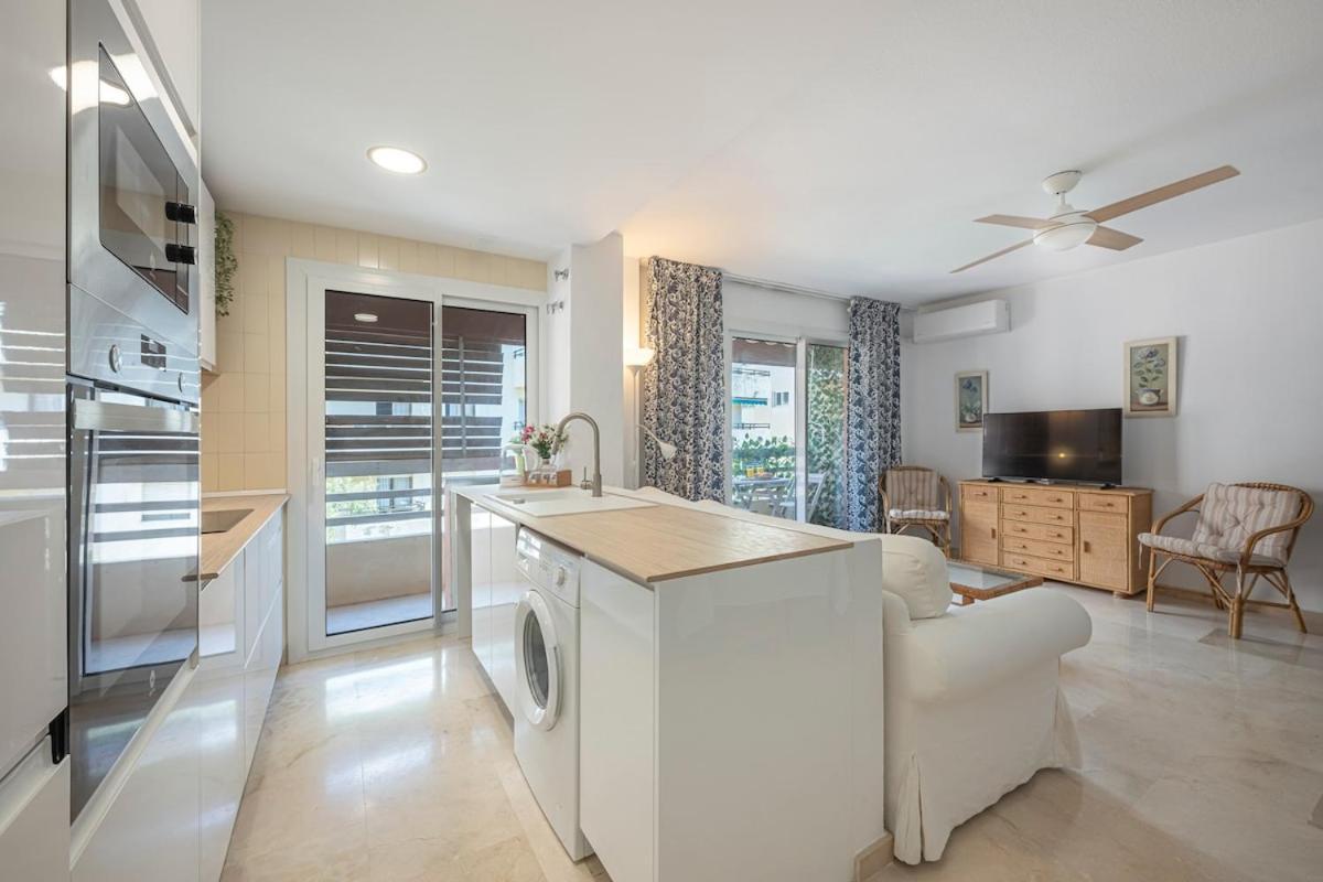 Wonderful Flat With Privateterrace And Pool Apartment